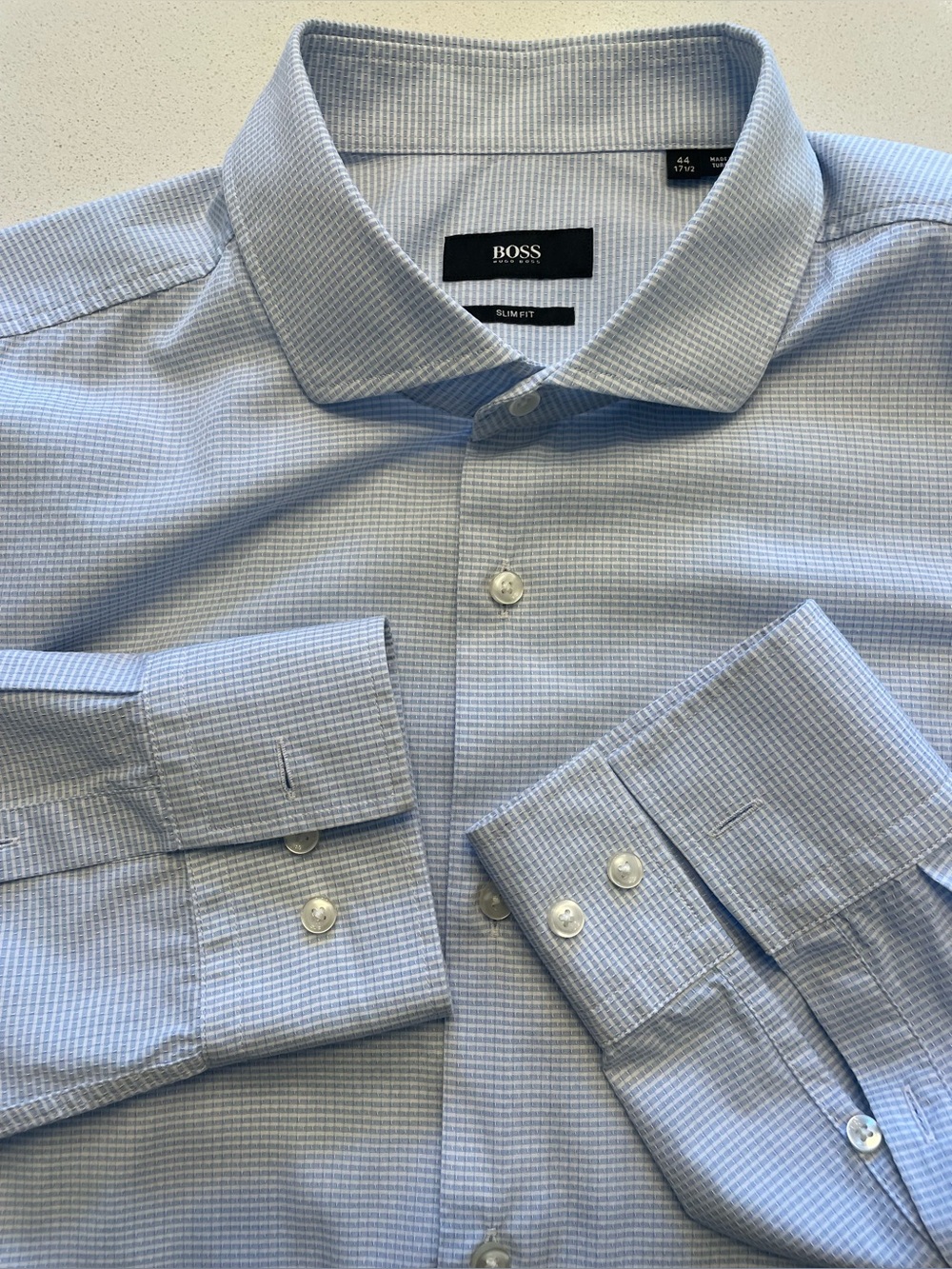 Hugo Boss - Cotton blend dress shirt Size 44 (17.5”neck)